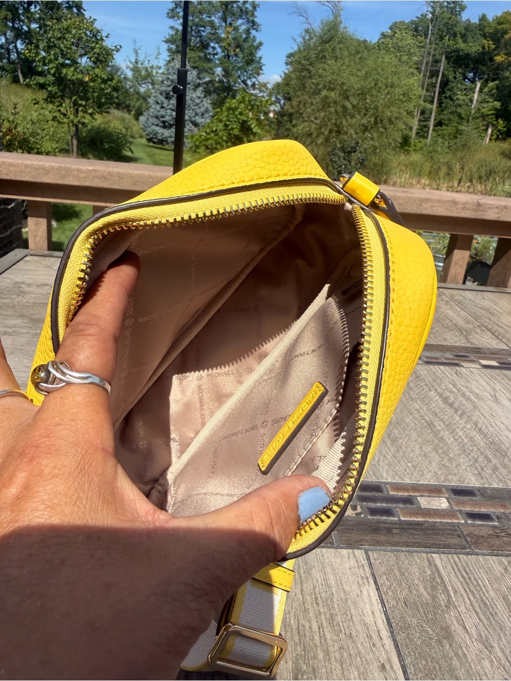 EUC Michael Kors Maisie Small 2-in-1 Camera Yellow Crossbody
Bag - Picture 12 of 15